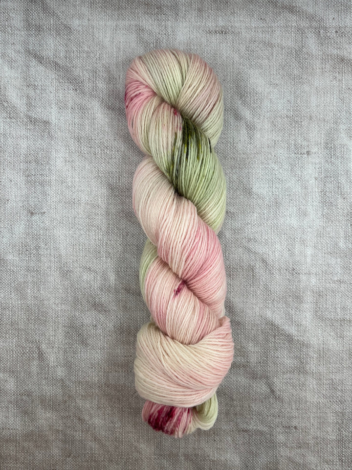 DANU (Highland wool): Peony Posy