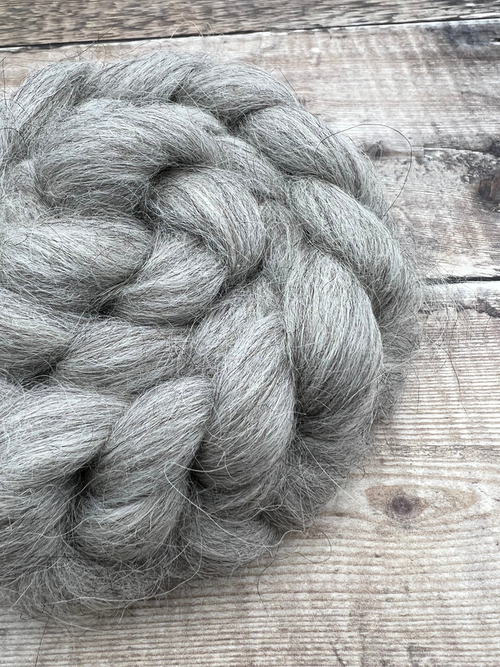 NATURAL ICELANDIC TOP: MID GREY - FIBRE - Wild Atlantic Yarns